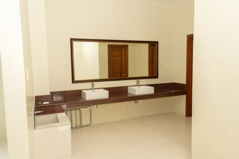 Radragon Commercial Building Unit image 6