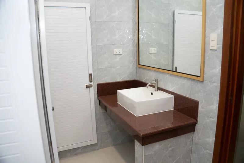 Radragon Commercial Building Unit image 10